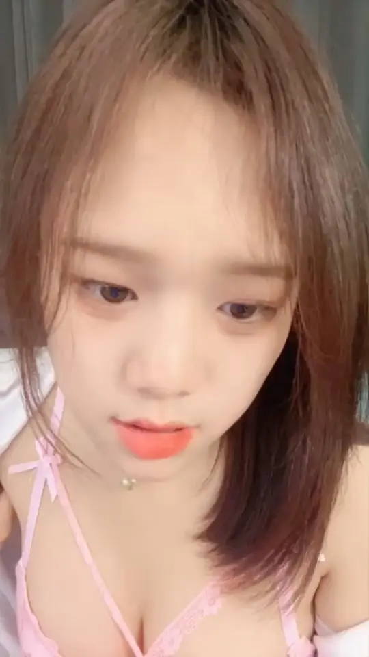 1坚挺大奶稀毛嫩鲍【骚狐狸精】最新福利，裸舞身材超顶-111111111